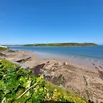 Sea Whispers - My Charming Costal Retreat In Villa *