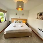 Sea Whispers - My Charming Costal Retreat In Villa