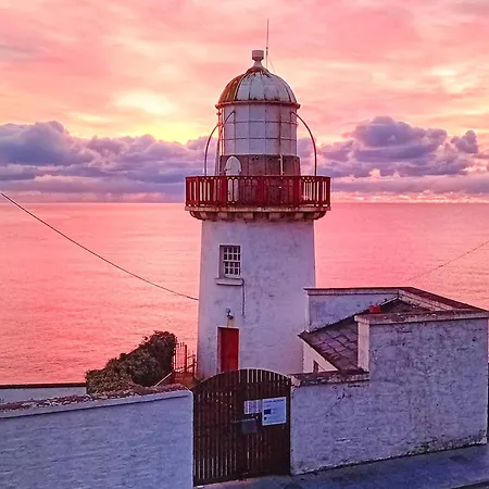 Happy Sandy Feet: Cozy Seaside Retreat In * Youghal