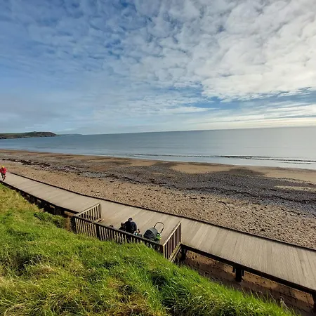 Villa Happy Sandy Feet: Cozy Seaside Retreat In Youghal