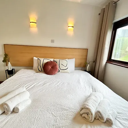 Happy Sandy Feet: Cozy Seaside Retreat In * Youghal