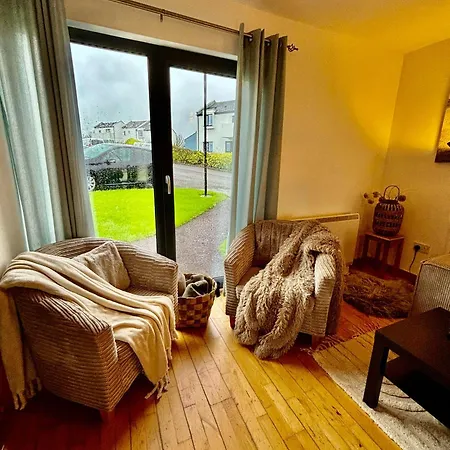 Villa Happy Sandy Feet: Cozy Seaside Retreat In *