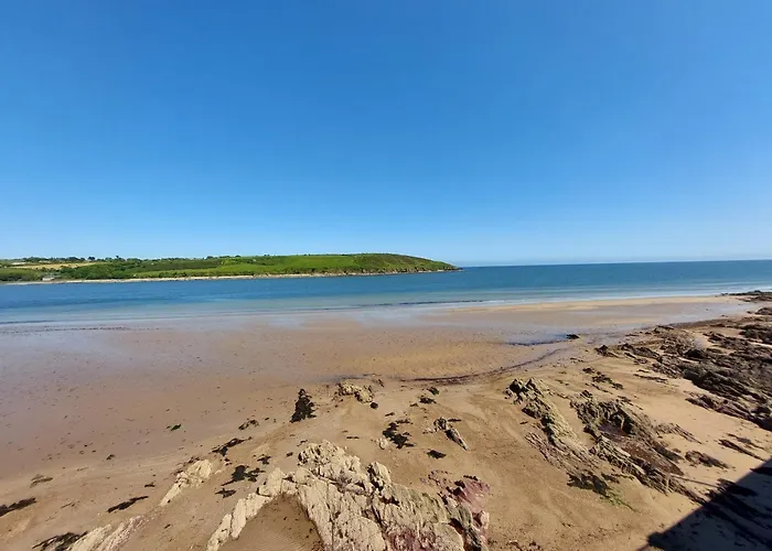 Sea Whispers - My Charming Costal Retreat In Villa Youghal