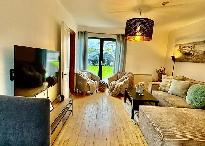 Sea Whispers - My Charming Costal Retreat In Villa Youghal